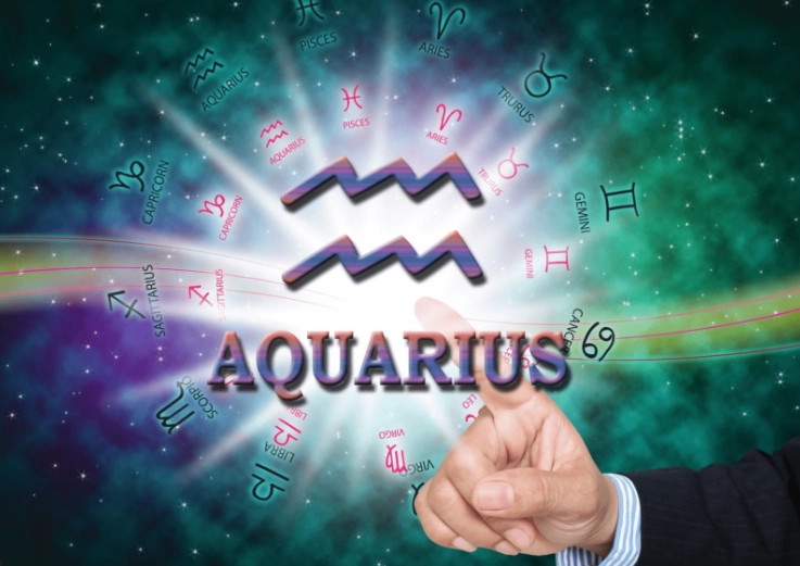 水瓶男喜歡你的10個關鍵訊號：從朋友到戀人的深度解析